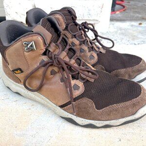 Teva Arrowood Mid Waterproof Hiking Boots - run small!
